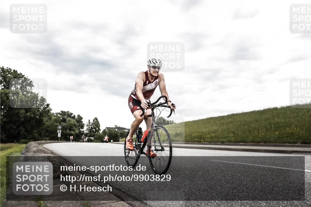21.06.2026 - 29. Vierlanden-Triathlon H.Heesch http://msf.ph/oto/9903829 21.06.2026 10:15:51 Radfahren 394, 447 meine-sportfotos.de