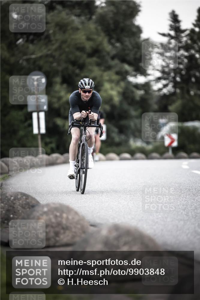 21.06.2026 - 29. Vierlanden-Triathlon H.Heesch http://msf.ph/oto/9903848 21.06.2026 10:18:01 Radfahren 64, 191, 422, 439, 444, 474, 477 meine-sportfotos.de