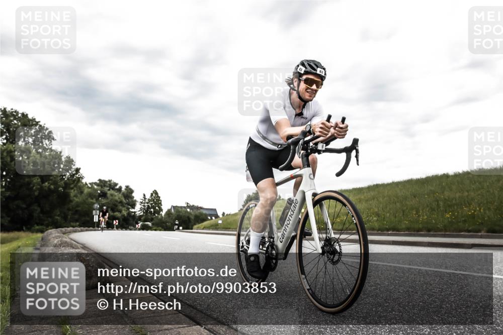 21.06.2026 - 29. Vierlanden-Triathlon H.Heesch http://msf.ph/oto/9903853 21.06.2026 10:16:33 Radfahren 83, 392, 409, 417 meine-sportfotos.de