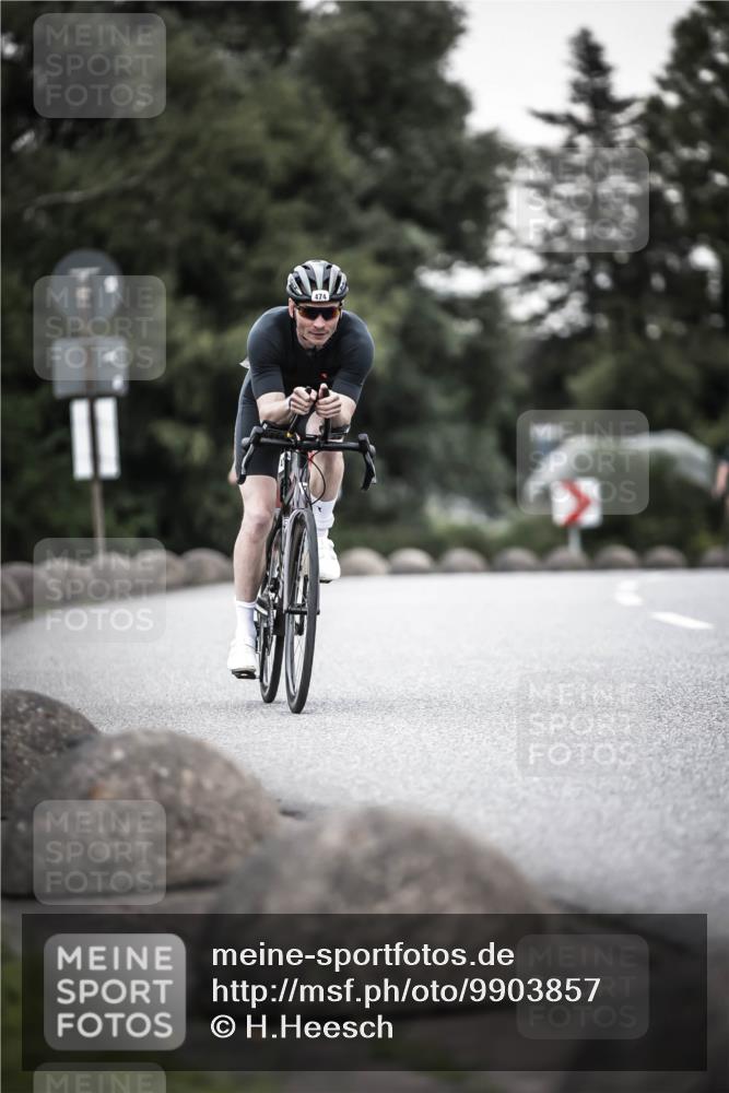 21.06.2026 - 29. Vierlanden-Triathlon H.Heesch http://msf.ph/oto/9903857 21.06.2026 10:18:01 Radfahren 64, 191, 422, 439, 444, 474, 477 meine-sportfotos.de