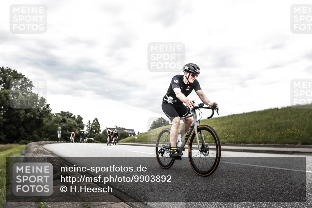 21.06.2026 - 29. Vierlanden-Triathlon H.Heesch http://msf.ph/oto/9903892 21.06.2026 10:17:45 Radfahren 63, 428, 458, 475 meine-sportfotos.de