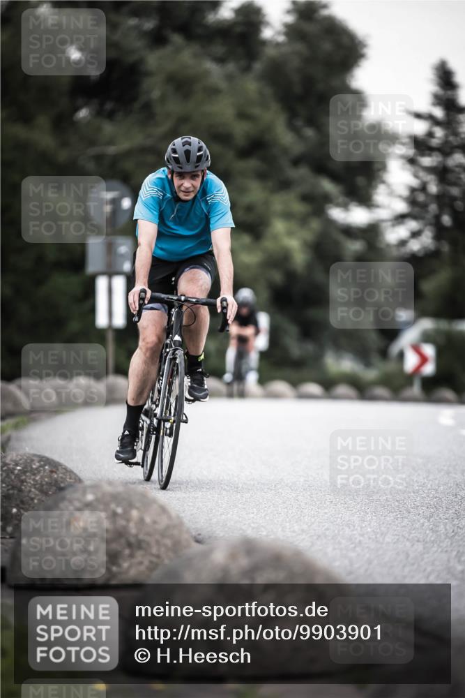 21.06.2026 - 29. Vierlanden-Triathlon H.Heesch http://msf.ph/oto/9903901 21.06.2026 10:19:08 Radfahren 24, 45, 261, 418, 470 meine-sportfotos.de
