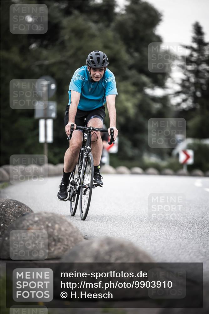 21.06.2026 - 29. Vierlanden-Triathlon H.Heesch http://msf.ph/oto/9903910 21.06.2026 10:19:08 Radfahren 24, 45, 261, 418, 470 meine-sportfotos.de