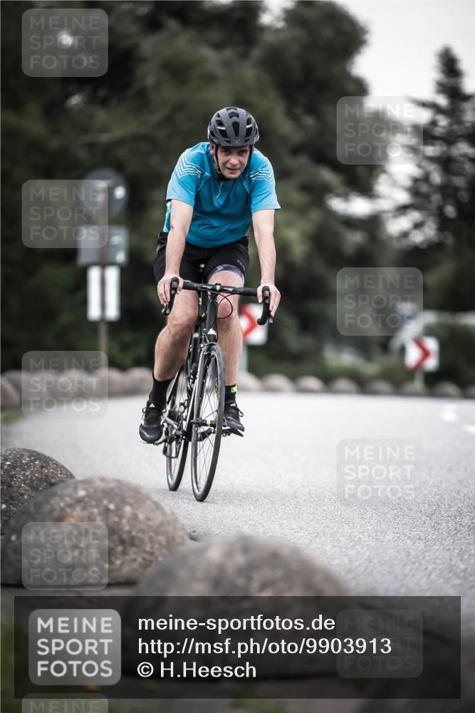 21.06.2026 - 29. Vierlanden-Triathlon H.Heesch http://msf.ph/oto/9903913 21.06.2026 10:19:09 Radfahren 24, 45, 261, 418, 470 meine-sportfotos.de
