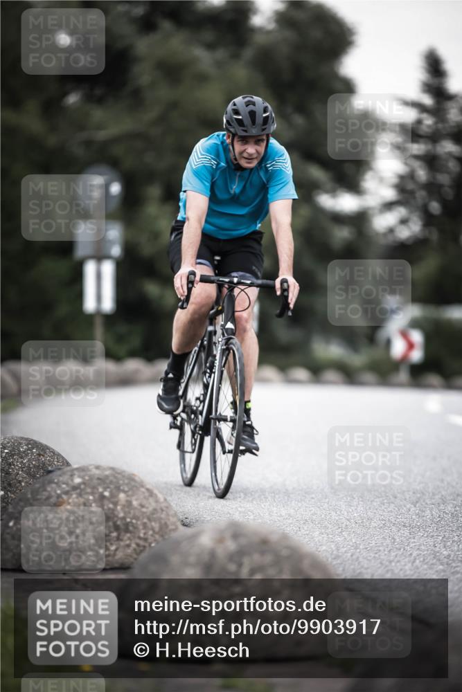 21.06.2026 - 29. Vierlanden-Triathlon H.Heesch http://msf.ph/oto/9903917 21.06.2026 10:19:09 Radfahren 24, 45, 261, 418, 470 meine-sportfotos.de