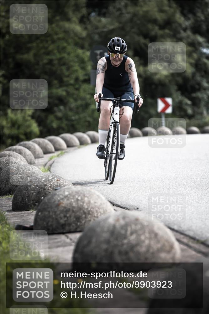 21.06.2026 - 29. Vierlanden-Triathlon H.Heesch http://msf.ph/oto/9903923 21.06.2026 11:36:27 Radfahren 246, 653, 841 meine-sportfotos.de