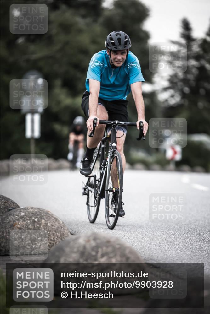 21.06.2026 - 29. Vierlanden-Triathlon H.Heesch http://msf.ph/oto/9903928 21.06.2026 10:19:09 Radfahren 24, 45, 261, 418, 470 meine-sportfotos.de