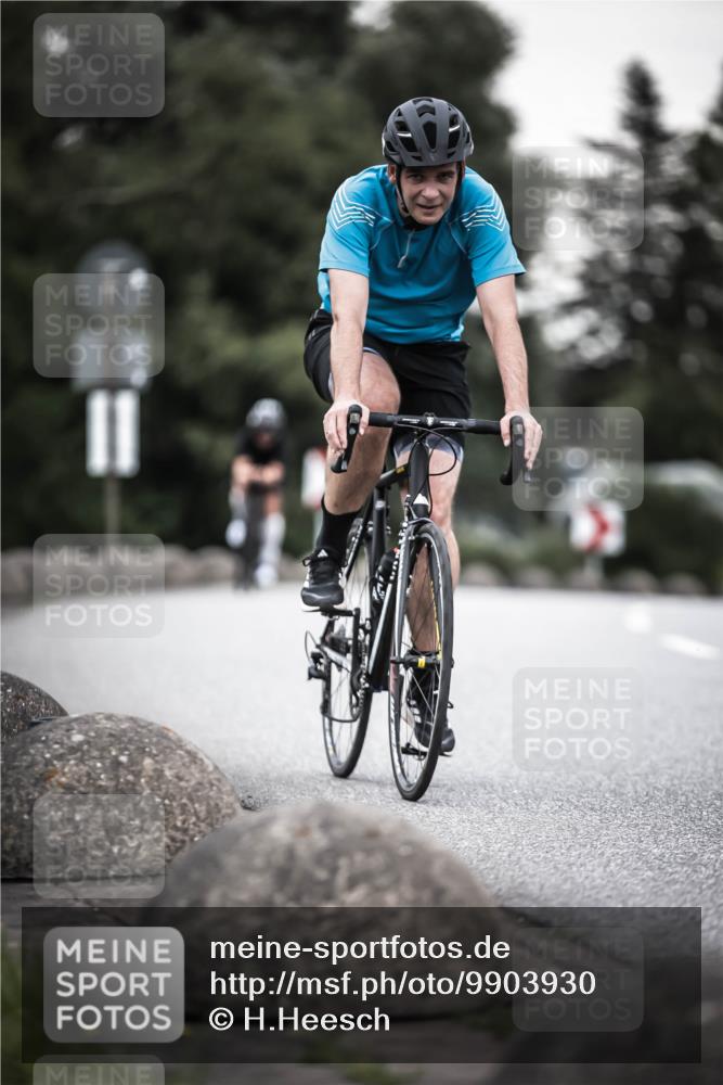 21.06.2026 - 29. Vierlanden-Triathlon H.Heesch http://msf.ph/oto/9903930 21.06.2026 10:19:09 Radfahren 24, 45, 261, 418, 470 meine-sportfotos.de