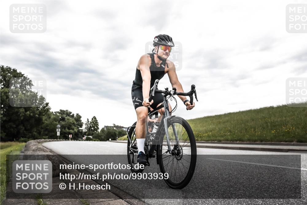 21.06.2026 - 29. Vierlanden-Triathlon H.Heesch http://msf.ph/oto/9903939 21.06.2026 10:18:18 Radfahren 105, 124, 279 meine-sportfotos.de