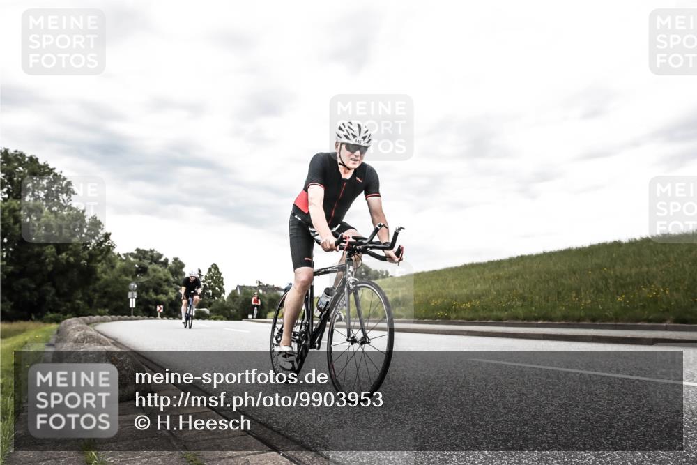 21.06.2026 - 29. Vierlanden-Triathlon H.Heesch http://msf.ph/oto/9903953 21.06.2026 10:18:37 Radfahren 442, 446 meine-sportfotos.de