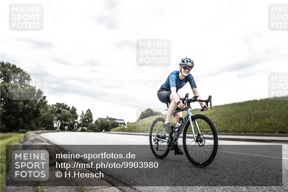 21.06.2026 - 29. Vierlanden-Triathlon H.Heesch http://msf.ph/oto/9903980 21.06.2026 10:23:09 Radfahren 299, 302, 564 meine-sportfotos.de