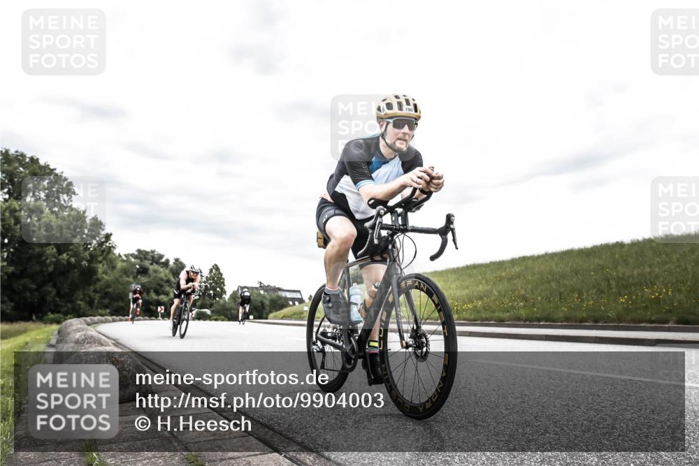 21.06.2026 - 29. Vierlanden-Triathlon H.Heesch http://msf.ph/oto/9904003 21.06.2026 10:23:25 Radfahren 127, 145, 190, 1354 meine-sportfotos.de