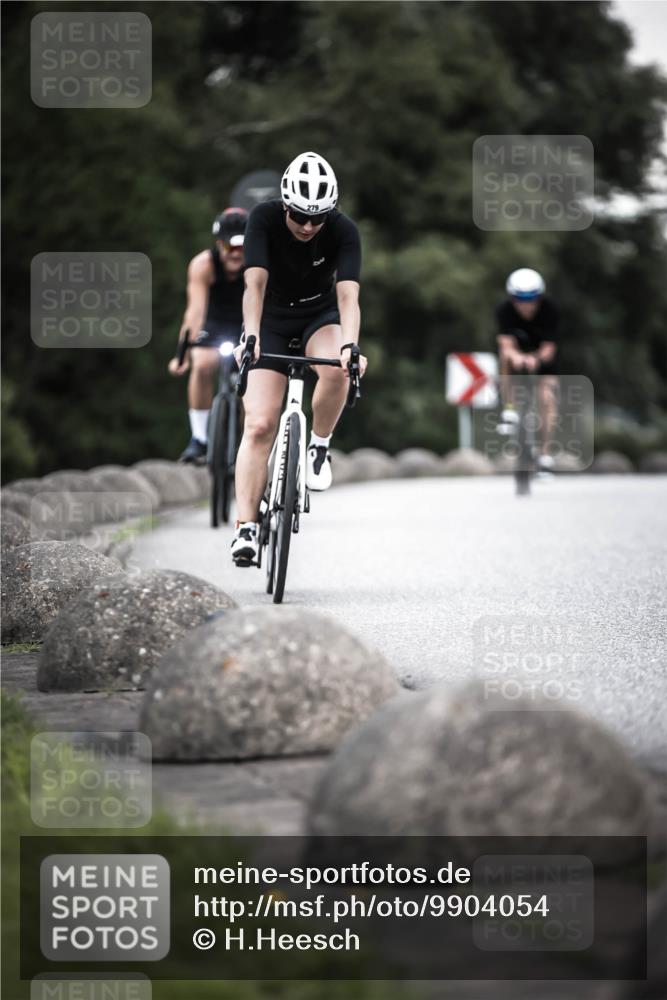 21.06.2026 - 29. Vierlanden-Triathlon H.Heesch http://msf.ph/oto/9904054 21.06.2026 10:18:15 Radfahren 105, 124, 279 meine-sportfotos.de