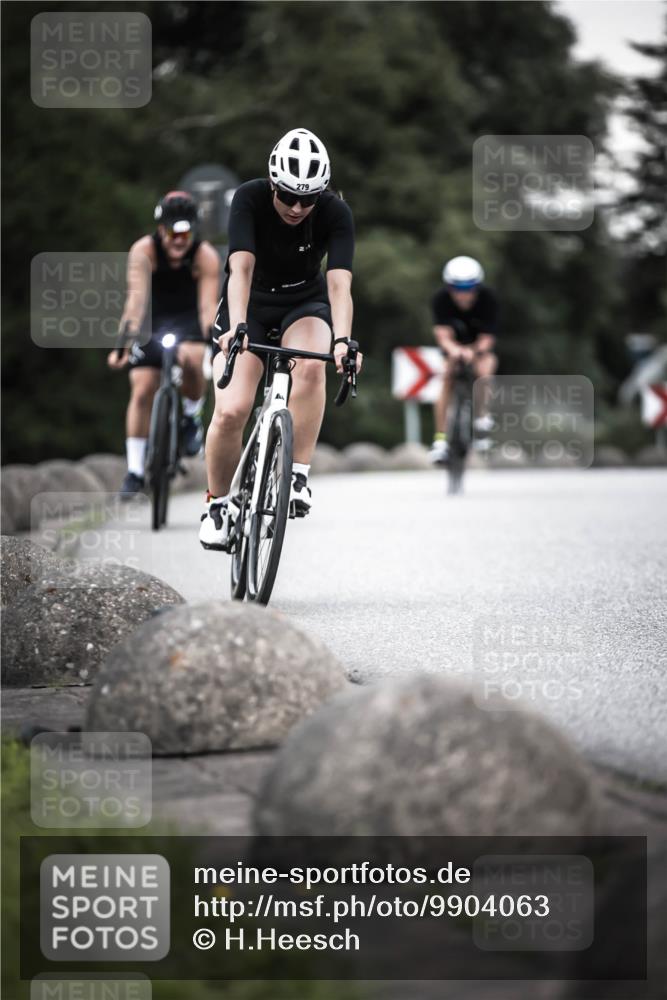21.06.2026 - 29. Vierlanden-Triathlon H.Heesch http://msf.ph/oto/9904063 21.06.2026 10:18:15 Radfahren 105, 124, 279 meine-sportfotos.de