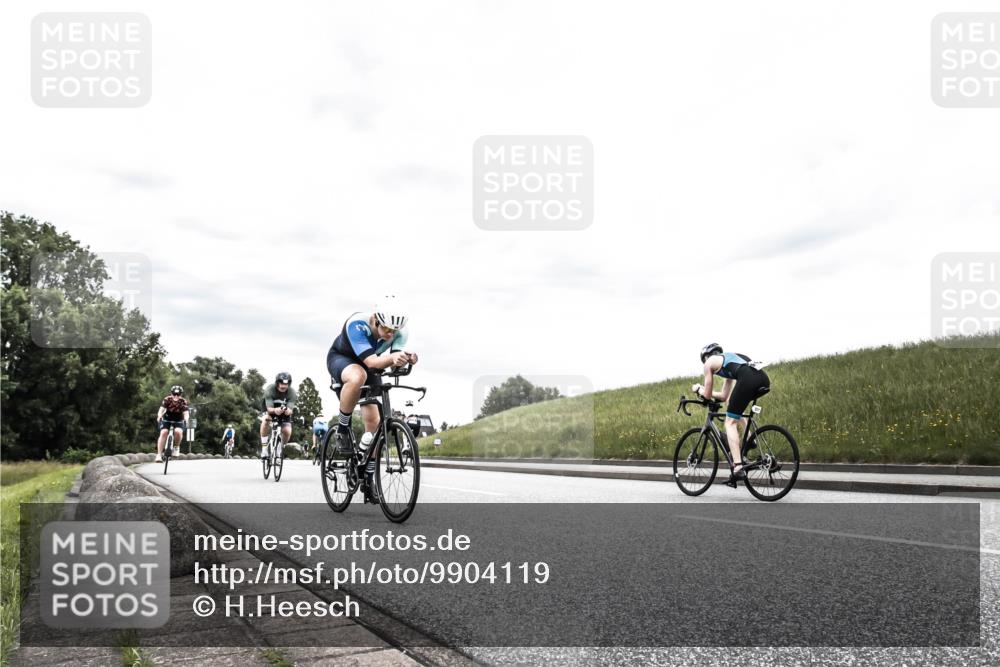 21.06.2026 - 29. Vierlanden-Triathlon H.Heesch http://msf.ph/oto/9904119 21.06.2026 10:24:32 Radfahren 84, 94, 169, 370, 552, 622, 625 meine-sportfotos.de