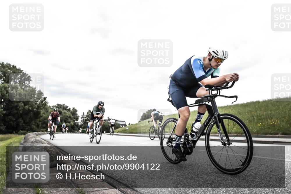 21.06.2026 - 29. Vierlanden-Triathlon H.Heesch http://msf.ph/oto/9904122 21.06.2026 10:24:33 Radfahren 84, 94, 169, 370, 552, 622, 625 meine-sportfotos.de
