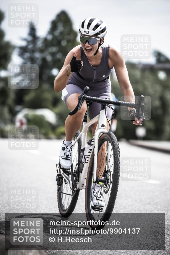 21.06.2026 - 29. Vierlanden-Triathlon H.Heesch http://msf.ph/oto/9904137 21.06.2026 11:36:55 Radfahren 832, 865 meine-sportfotos.de