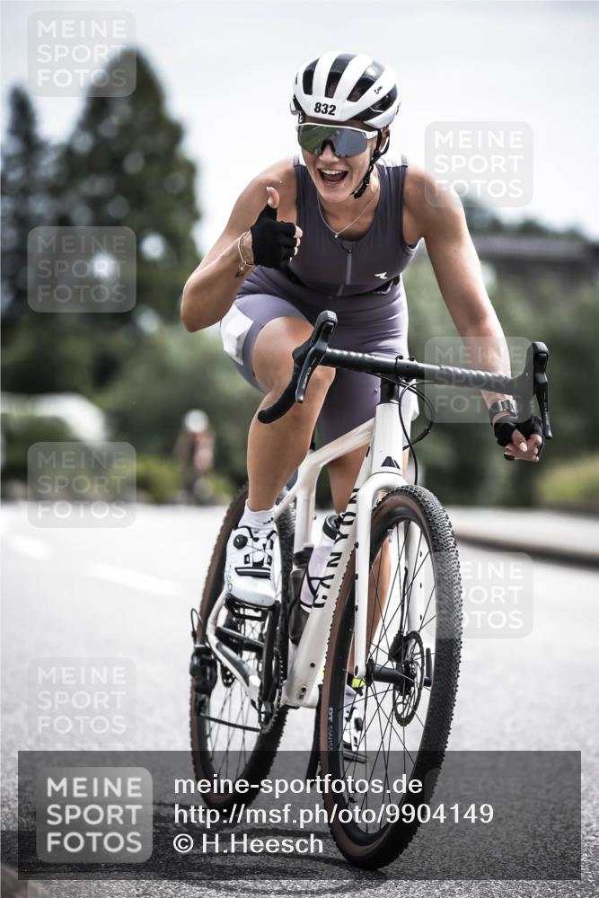 21.06.2026 - 29. Vierlanden-Triathlon H.Heesch http://msf.ph/oto/9904149 21.06.2026 11:36:55 Radfahren 832, 865 meine-sportfotos.de