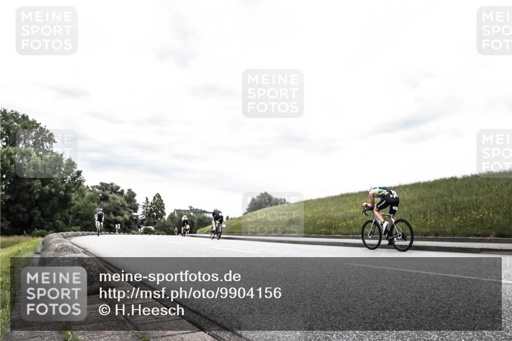 21.06.2026 - 29. Vierlanden-Triathlon H.Heesch http://msf.ph/oto/9904156 21.06.2026 10:24:38 Radfahren 71, 207, 625 meine-sportfotos.de