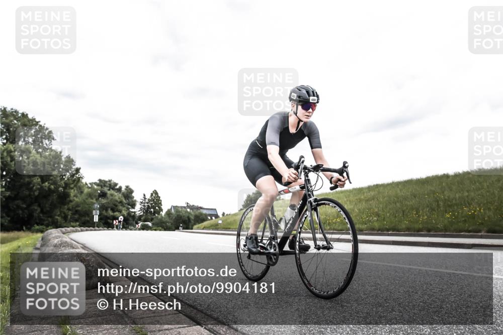 21.06.2026 - 29. Vierlanden-Triathlon H.Heesch http://msf.ph/oto/9904181 21.06.2026 10:25:05 Radfahren 42, 210, 480, 577 meine-sportfotos.de