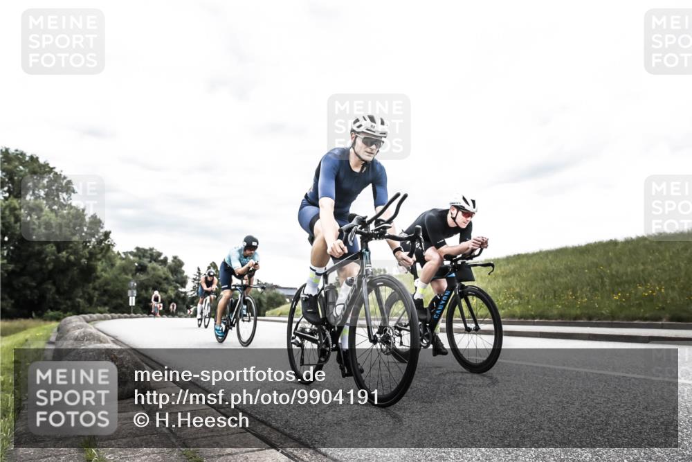 21.06.2026 - 29. Vierlanden-Triathlon H.Heesch http://msf.ph/oto/9904191 21.06.2026 10:25:15 Radfahren 76, 77, 98, 107, 506 meine-sportfotos.de