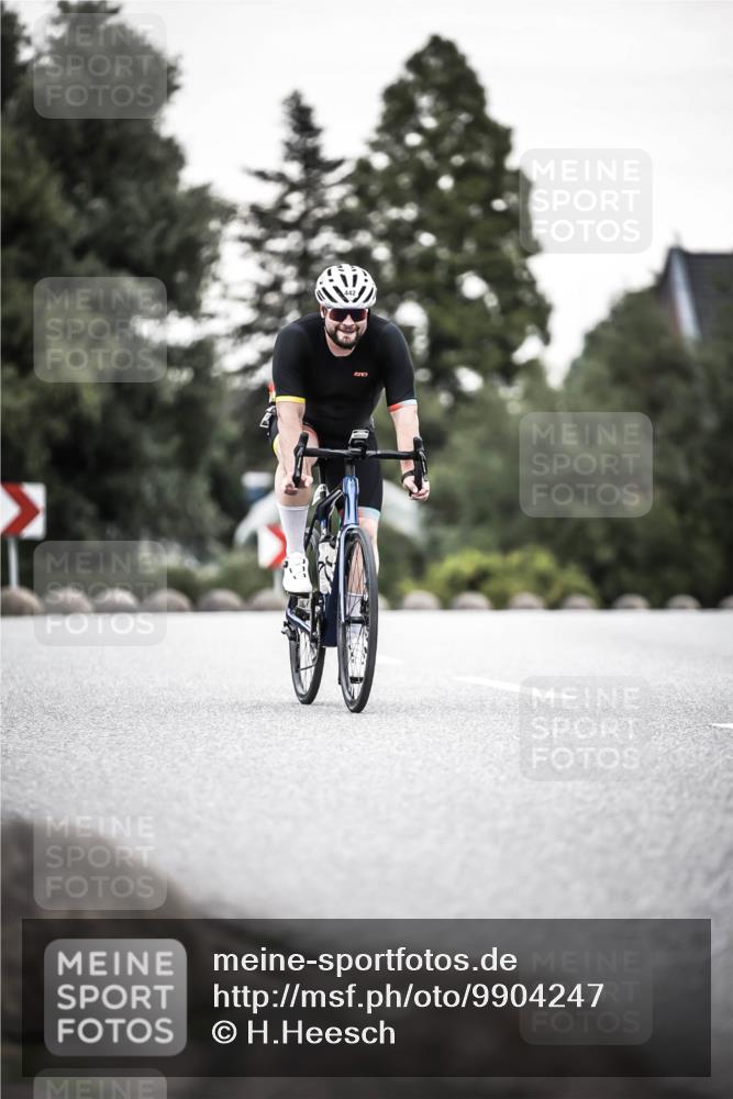 21.06.2026 - 29. Vierlanden-Triathlon H.Heesch http://msf.ph/oto/9904247 21.06.2026 10:18:37 Radfahren 442, 446 meine-sportfotos.de