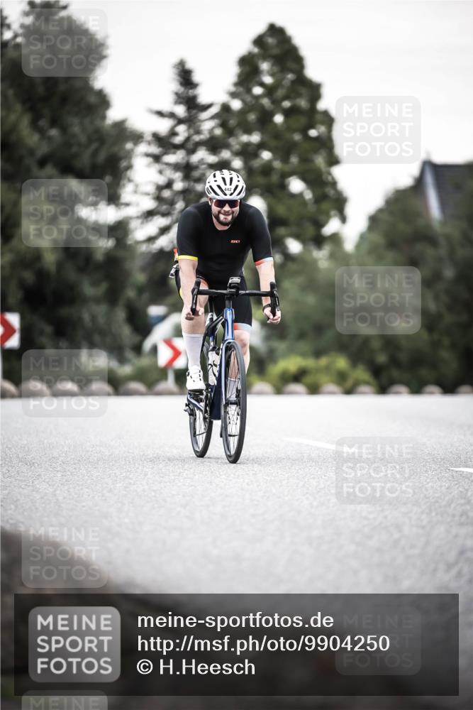 21.06.2026 - 29. Vierlanden-Triathlon H.Heesch http://msf.ph/oto/9904250 21.06.2026 10:18:37 Radfahren 442, 446 meine-sportfotos.de