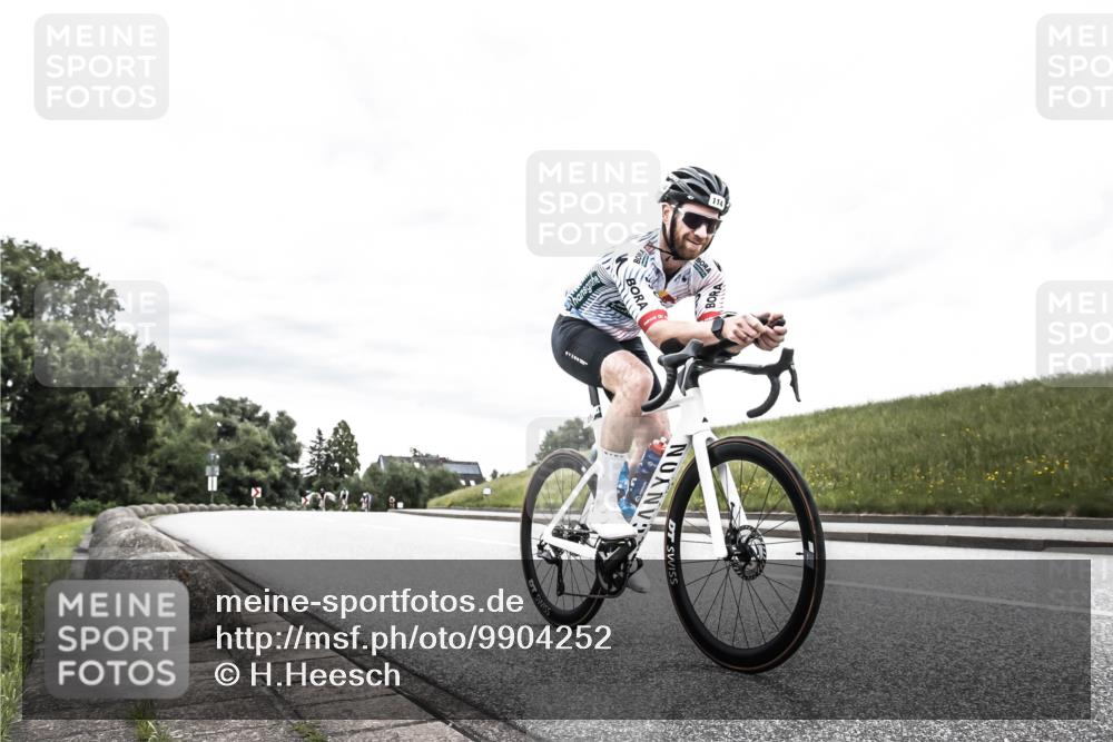 21.06.2026 - 29. Vierlanden-Triathlon H.Heesch http://msf.ph/oto/9904252 21.06.2026 10:25:54 Radfahren 114, 380, 382 meine-sportfotos.de