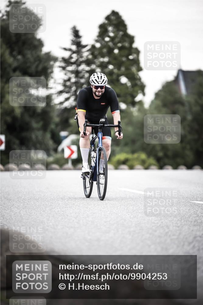 21.06.2026 - 29. Vierlanden-Triathlon H.Heesch http://msf.ph/oto/9904253 21.06.2026 10:18:37 Radfahren 442, 446 meine-sportfotos.de