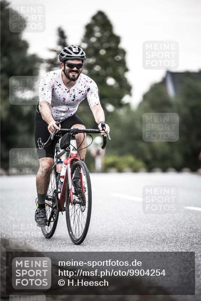 21.06.2026 - 29. Vierlanden-Triathlon H.Heesch http://msf.ph/oto/9904254 21.06.2026 10:19:52 Radfahren 18, 21, 69, 146, 163, 268, 400 meine-sportfotos.de