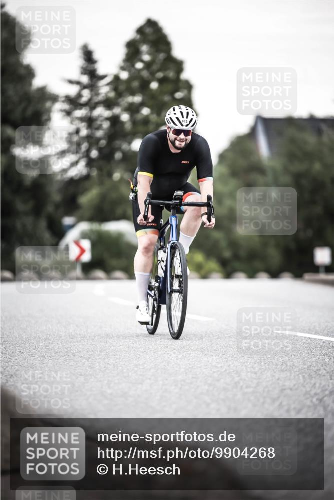 21.06.2026 - 29. Vierlanden-Triathlon H.Heesch http://msf.ph/oto/9904268 21.06.2026 10:18:37 Radfahren 442, 446 meine-sportfotos.de