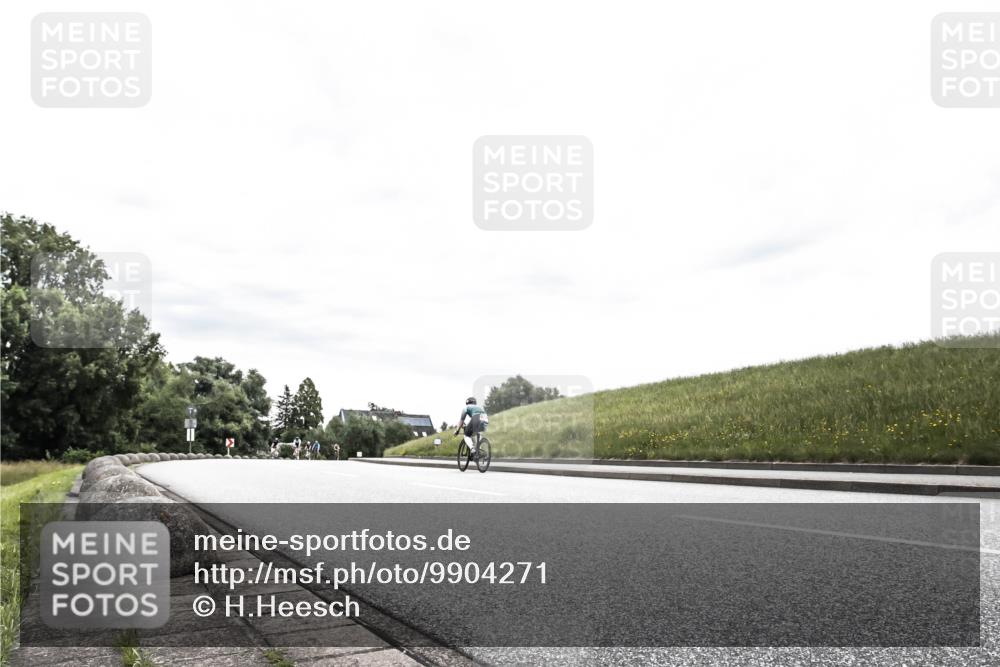 21.06.2026 - 29. Vierlanden-Triathlon H.Heesch http://msf.ph/oto/9904271 21.06.2026 10:25:54 Radfahren 114, 380, 382 meine-sportfotos.de