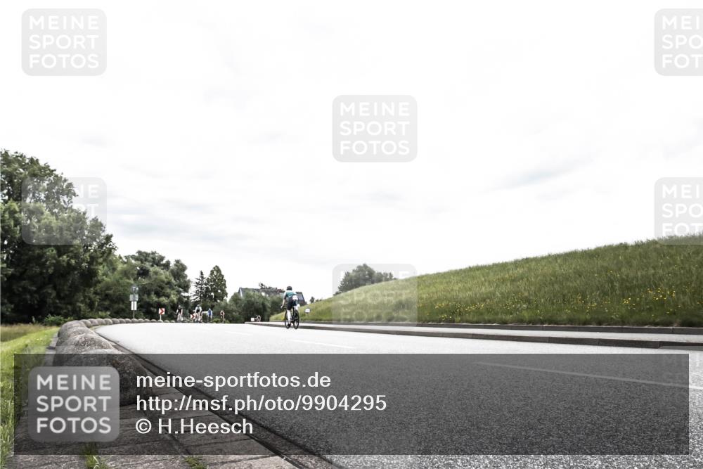 21.06.2026 - 29. Vierlanden-Triathlon H.Heesch http://msf.ph/oto/9904295 21.06.2026 10:25:55 Radfahren 114, 380, 382 meine-sportfotos.de