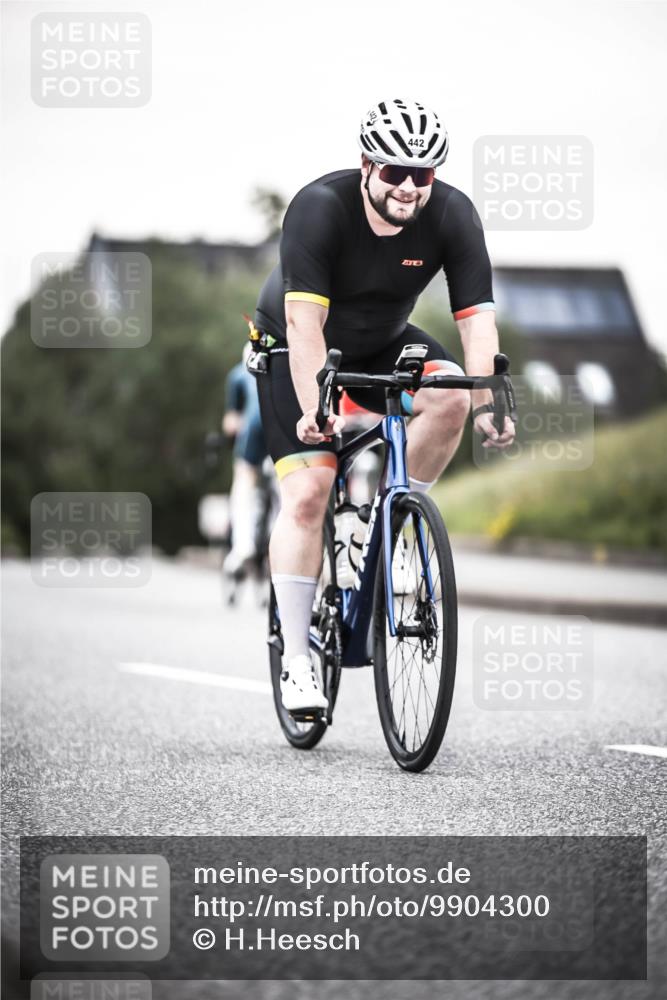 21.06.2026 - 29. Vierlanden-Triathlon H.Heesch http://msf.ph/oto/9904300 21.06.2026 10:18:38 Radfahren 148, 442, 446 meine-sportfotos.de