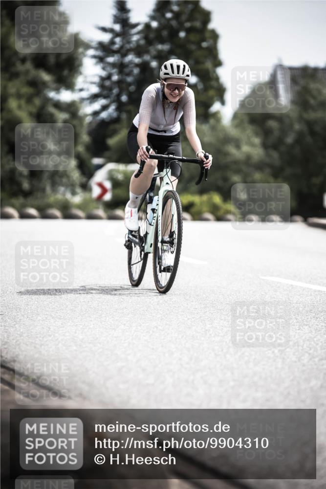 21.06.2026 - 29. Vierlanden-Triathlon H.Heesch http://msf.ph/oto/9904310 21.06.2026 11:37:14 Radfahren 48, 724, 834, 856, 861 meine-sportfotos.de