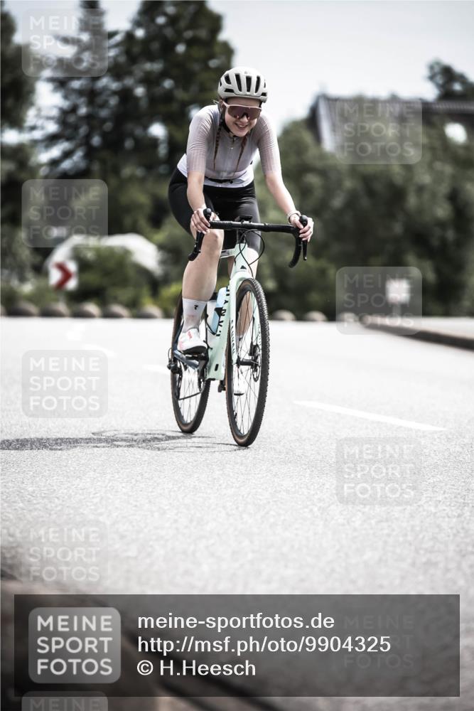 21.06.2026 - 29. Vierlanden-Triathlon H.Heesch http://msf.ph/oto/9904325 21.06.2026 11:37:14 Radfahren 48, 724, 834, 856, 861 meine-sportfotos.de
