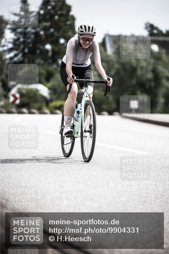 21.06.2026 - 29. Vierlanden-Triathlon H.Heesch http://msf.ph/oto/9904331 21.06.2026 11:37:14 Radfahren 48, 724, 834, 856, 861 meine-sportfotos.de
