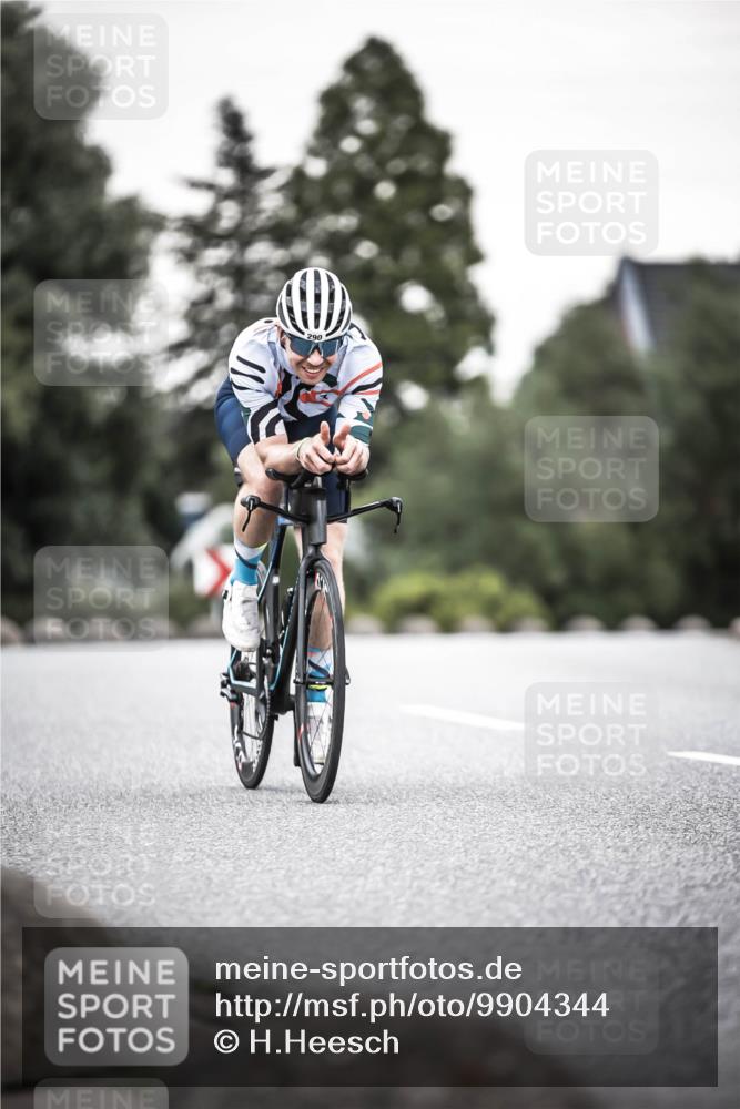 21.06.2026 - 29. Vierlanden-Triathlon H.Heesch http://msf.ph/oto/9904344 21.06.2026 10:18:46 Radfahren 148, 290 meine-sportfotos.de