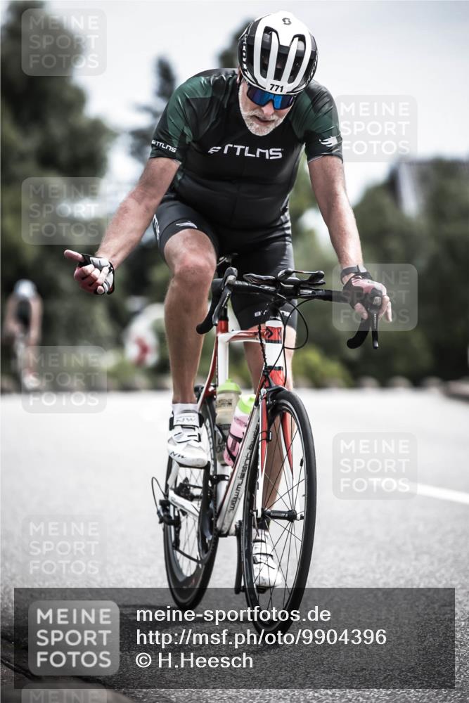 21.06.2026 - 29. Vierlanden-Triathlon H.Heesch http://msf.ph/oto/9904396 21.06.2026 11:36:16 Radfahren 43, 771, 833, 888 meine-sportfotos.de