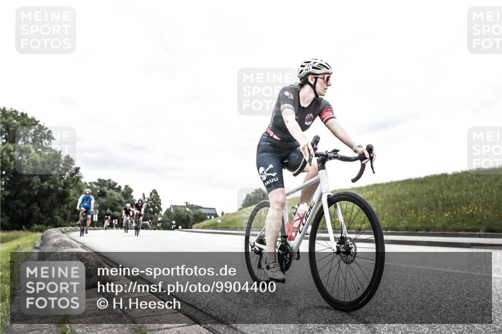 21.06.2026 - 29. Vierlanden-Triathlon H.Heesch http://msf.ph/oto/9904400 21.06.2026 10:26:03 Radfahren 8, 136, 383, 384, 415, 536, 587, 591, 604, 1355 meine-sportfotos.de