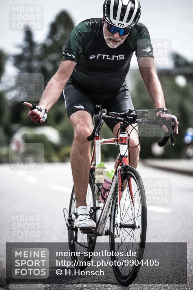 21.06.2026 - 29. Vierlanden-Triathlon H.Heesch http://msf.ph/oto/9904405 21.06.2026 11:36:16 Radfahren 43, 771, 833, 888 meine-sportfotos.de