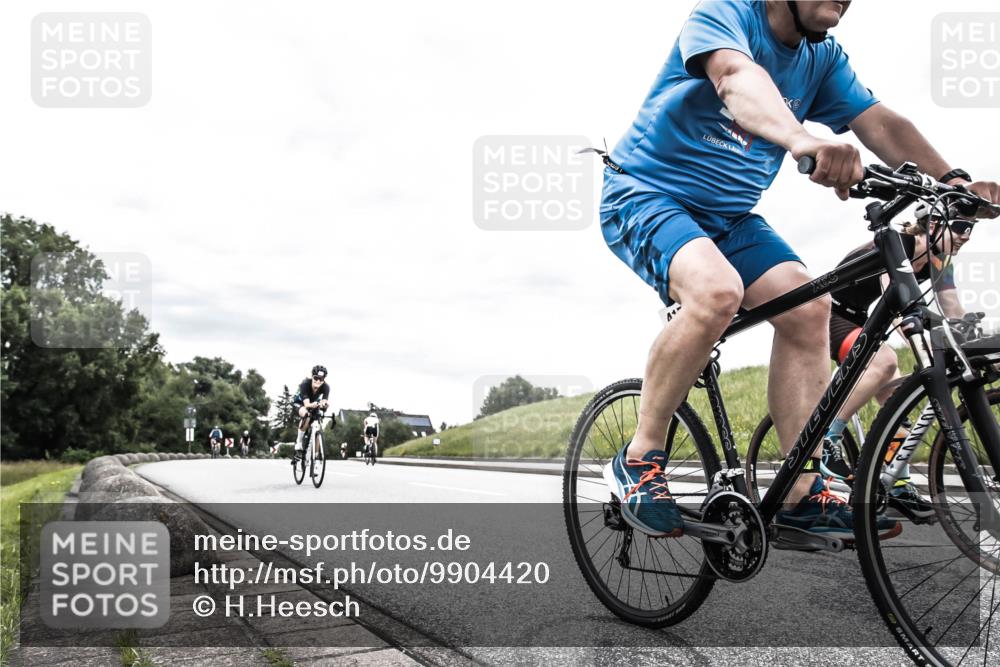 21.06.2026 - 29. Vierlanden-Triathlon H.Heesch http://msf.ph/oto/9904420 21.06.2026 10:26:05 Radfahren 8, 136, 291, 311, 383, 384, 415, 536, 587, 591, 604, 1355 meine-sportfotos.de