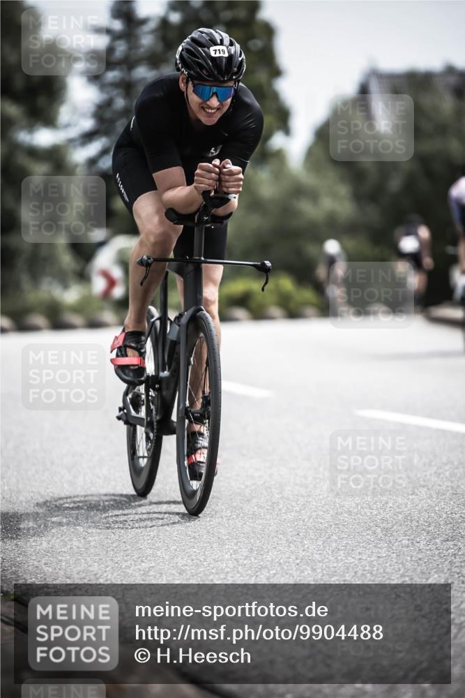 21.06.2026 - 29. Vierlanden-Triathlon H.Heesch http://msf.ph/oto/9904488 21.06.2026 11:37:41 Radfahren 105, 279, 665, 719 meine-sportfotos.de