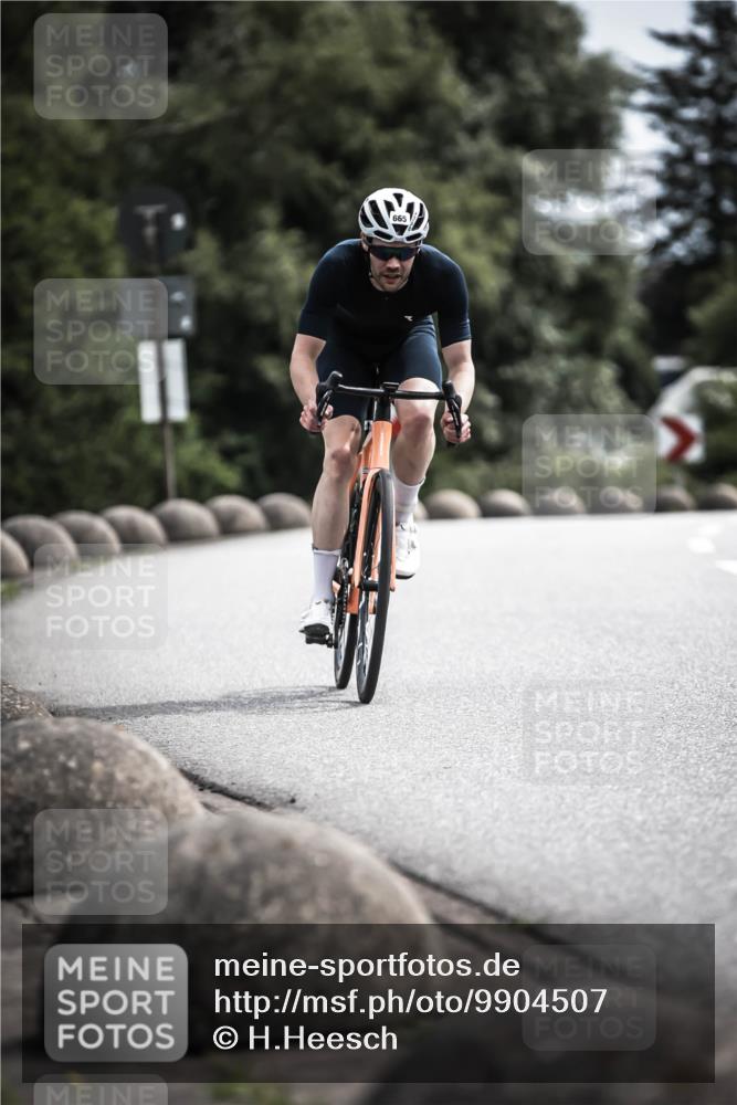 21.06.2026 - 29. Vierlanden-Triathlon H.Heesch http://msf.ph/oto/9904507 21.06.2026 11:37:42 Radfahren 105, 279, 665, 719, 895 meine-sportfotos.de