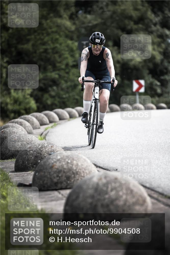 21.06.2026 - 29. Vierlanden-Triathlon H.Heesch http://msf.ph/oto/9904508 21.06.2026 11:36:27 Radfahren 246, 653, 841 meine-sportfotos.de