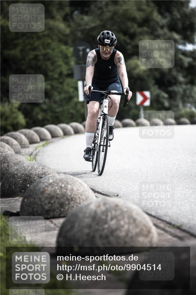 21.06.2026 - 29. Vierlanden-Triathlon H.Heesch http://msf.ph/oto/9904514 21.06.2026 11:36:27 Radfahren 246, 653, 841 meine-sportfotos.de