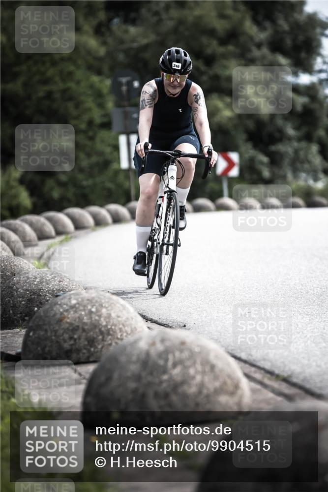 21.06.2026 - 29. Vierlanden-Triathlon H.Heesch http://msf.ph/oto/9904515 21.06.2026 11:36:27 Radfahren 246, 653, 841 meine-sportfotos.de