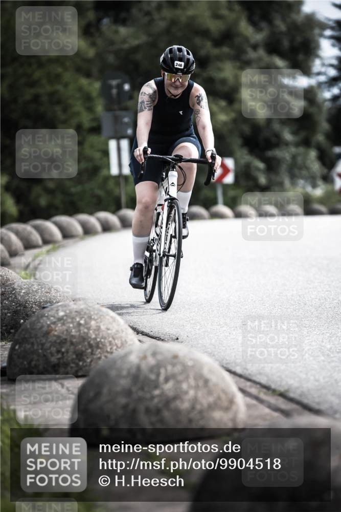 21.06.2026 - 29. Vierlanden-Triathlon H.Heesch http://msf.ph/oto/9904518 21.06.2026 11:36:27 Radfahren 246, 653, 841 meine-sportfotos.de