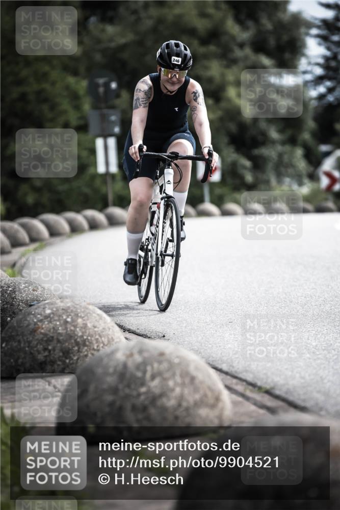 21.06.2026 - 29. Vierlanden-Triathlon H.Heesch http://msf.ph/oto/9904521 21.06.2026 11:36:27 Radfahren 246, 653, 841 meine-sportfotos.de