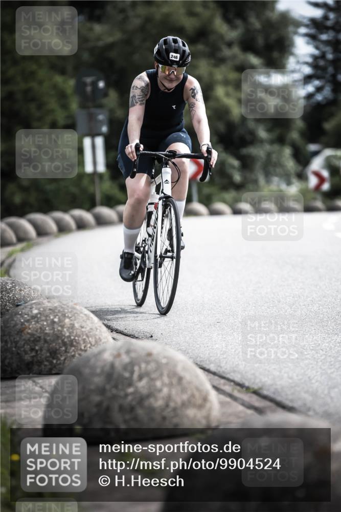 21.06.2026 - 29. Vierlanden-Triathlon H.Heesch http://msf.ph/oto/9904524 21.06.2026 11:36:27 Radfahren 246, 653, 841 meine-sportfotos.de